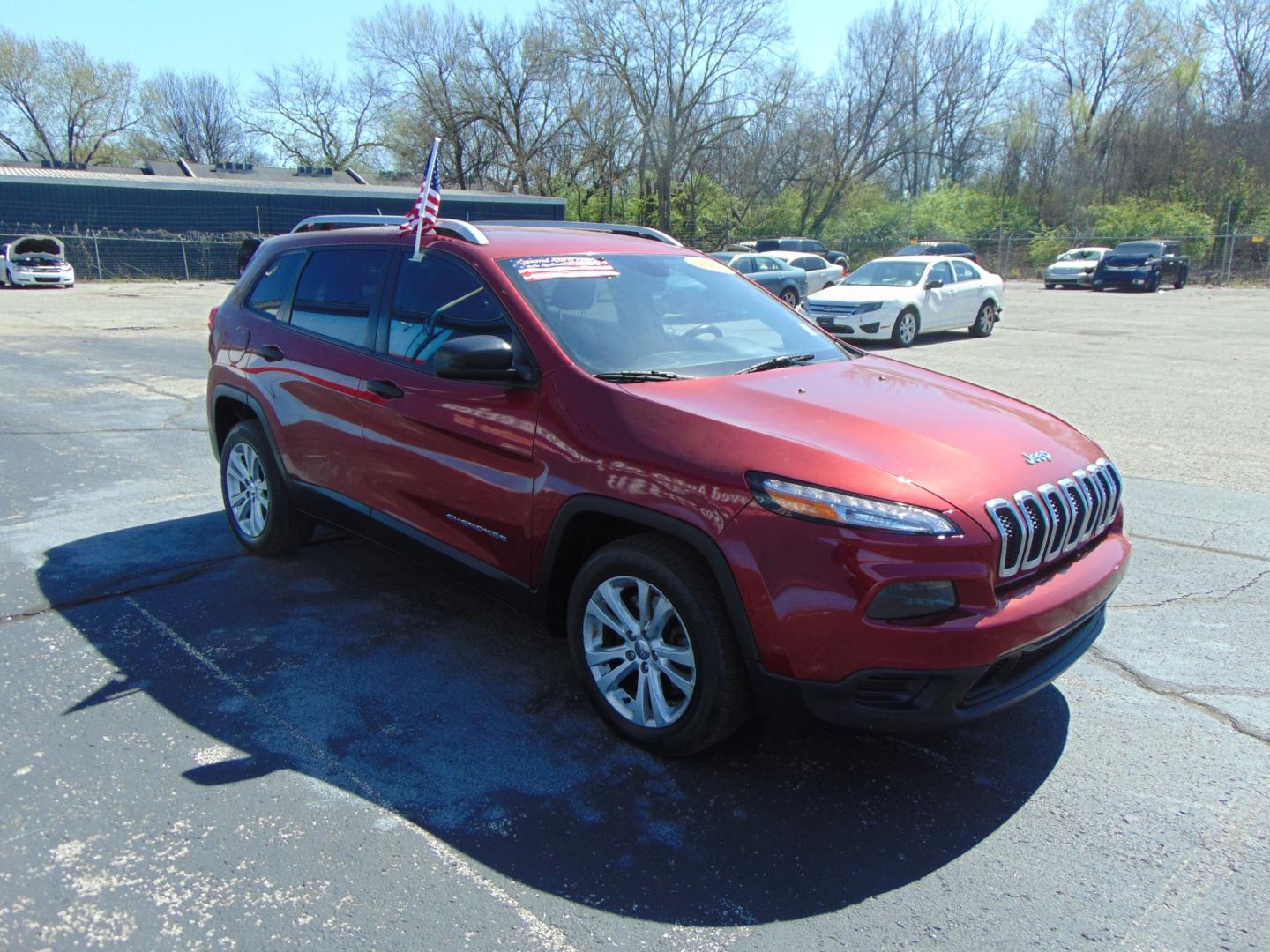 2015 Red Jeep Cherokee (1C4PJLAB2FW) with an 4-Cyl 2.4 Liter engine, Automatic, 9-Spd transmission, located at 2105 Dixie Hwy, Louisville, KY, 40210, (502) 772-3333, 38.220932, -85.795441 - Photo#5